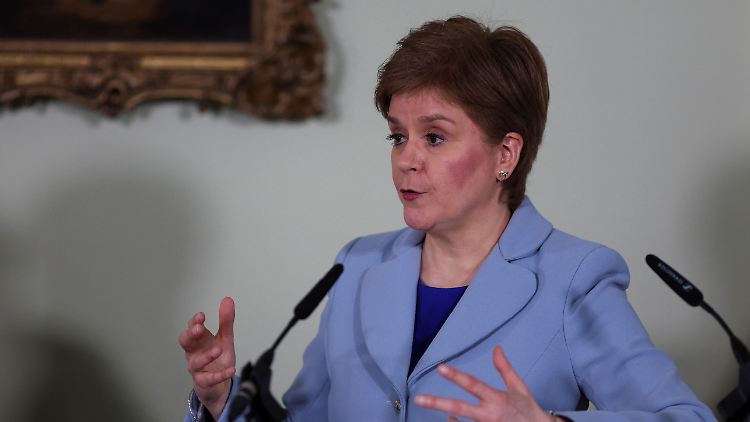Die britische Regierung respektiere "weder Demokratie noch das Rechtsstaatsprinzip", kritisierte Sturgeon.