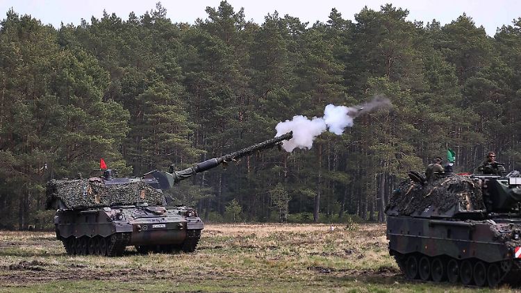 Die Bundeswehr bildet die Ukrainer seit dem 11. Mai an der Panzerhaubitze 2000 aus.