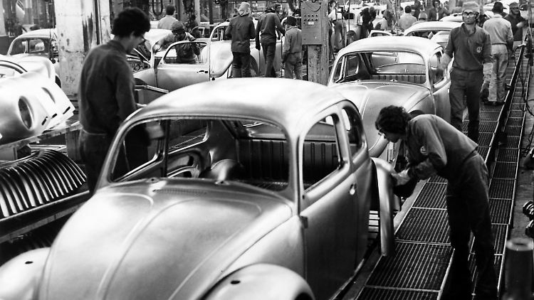 Volkswagen ließ in den 70er und 80er Jahren in Brasilien Autos bauen. Allerdings waren Volkswagenmitarbeiter auch in ganz anderen Bereichen aktiv - unter sklavenartigen Bedingungen, wird behauptet. 