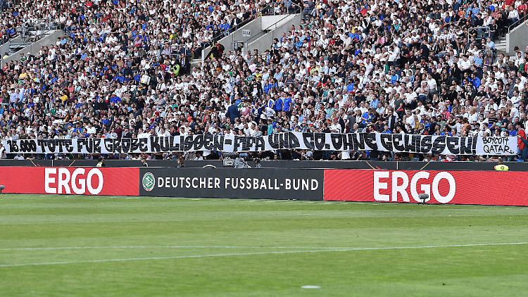 Ein Banner sorgte im Rahmen des Länderspiels für Aufregung.