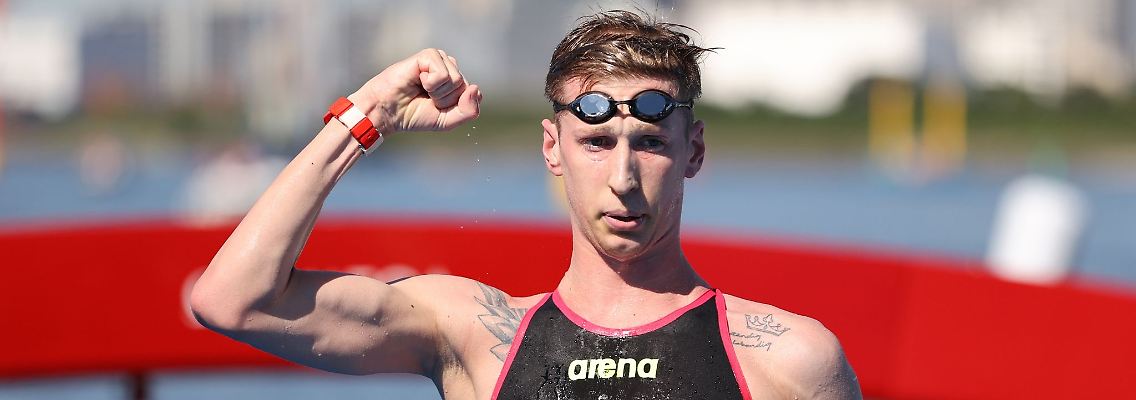 Schwimmer Florian Wellbrock jubelt bei Olympia in Japan 2021 über Gold.