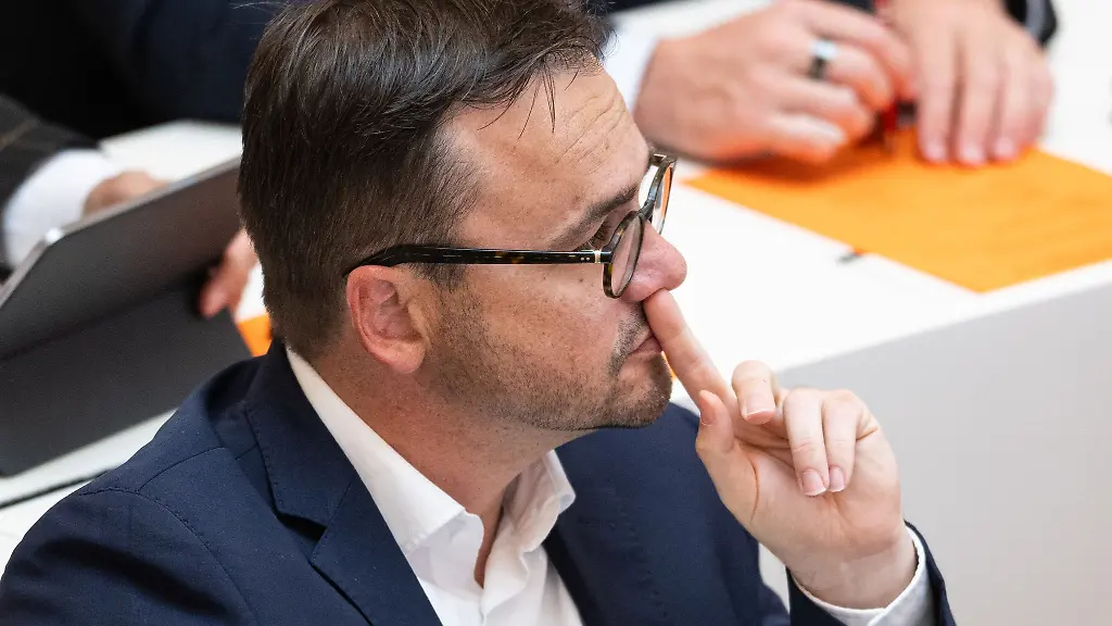 Die-Alkoholfahrt-des-CDU-Fraktionschefs-Jan-Redmann-hat-ein-Nachspiel-im-Landtag-Es-kommt-zu-einer-Ausschuss-Sondersitzung-mitten-in-der-Sommerpause-des-Parlaments