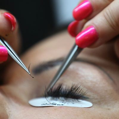 Von Entzndung bis Krebsrisiko: Knstliche Wimpern knnen dem Auge massiv  schaden - ntv.de