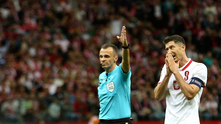 Robert Lewandowski ist mit vielen Dingen nicht einverstanden. 