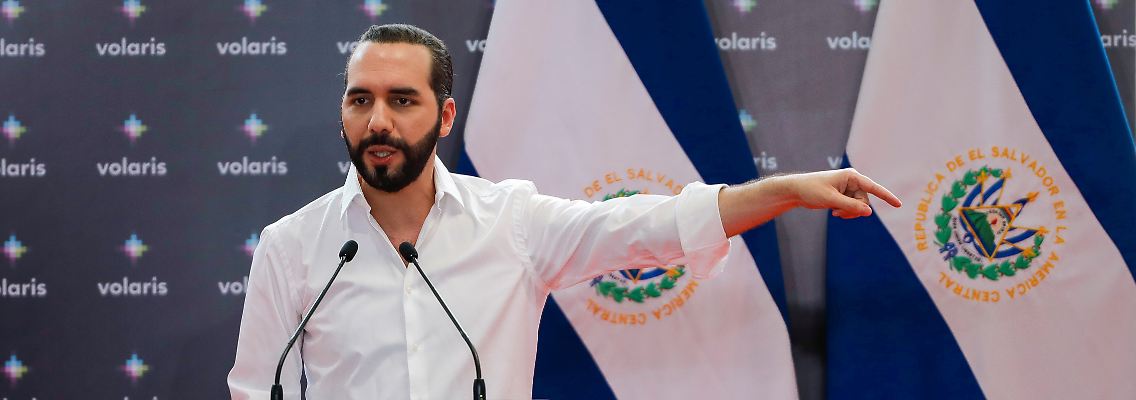 2021-10-19T191328Z_1557464875_RC25DQ9F1YFR_RTRMADP_3_EL-SALVADOR-BITCOIN-VOLARIS.JPG
