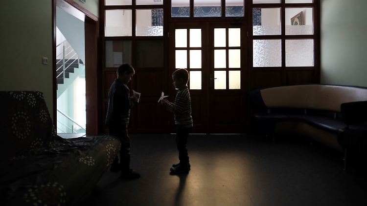 Laut Kommissionsmitglied Jasminka Džumhurin soll eine "bedeutende Anzahl" von Kindern aus Heimen verschwunden sein.
