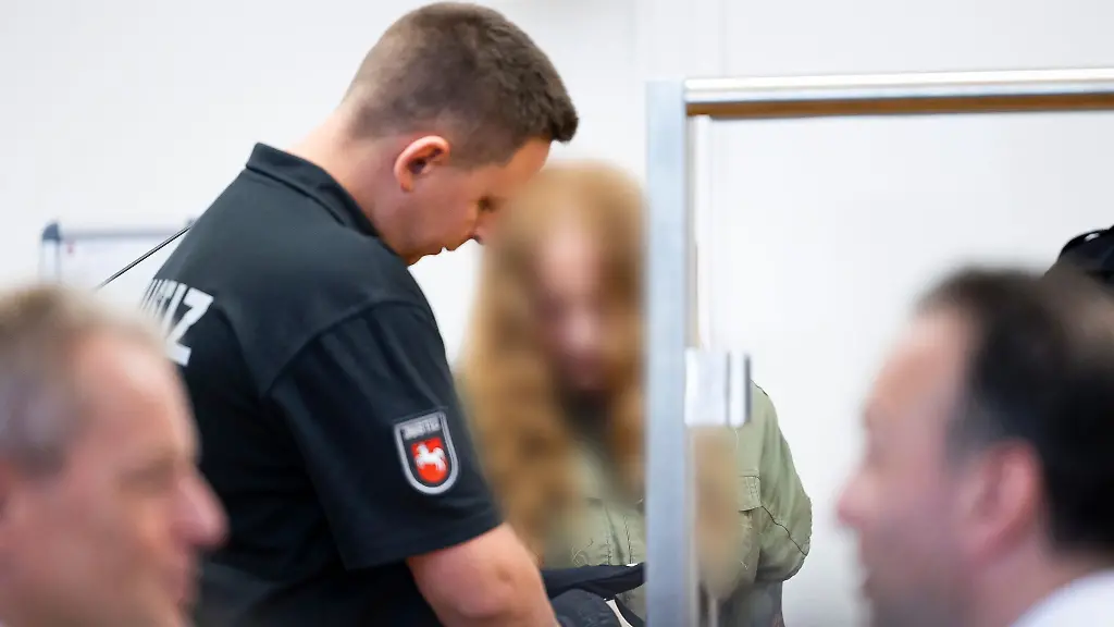 Im-Mordprozess-wegen-eines-verbotenen-Autorennens-mit-zwei-toten-Kindern-hat-die-Verteidigung-die-Sachverstaendigen-abgelehnt