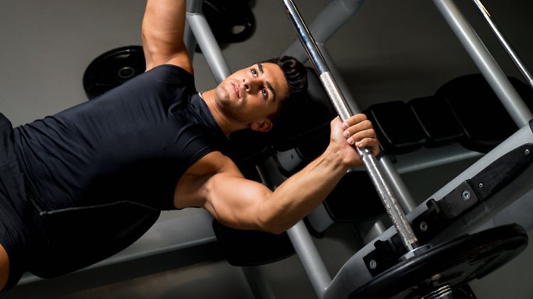 Verbraucherschützer warnen vor teilweise unzulässigen Preiserhöhungen von Fitnessstudios während eines laufenden Vertrags. 