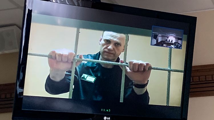 Alexej Nawalny wurde Anfang Juni in einem Gerichtssaal in Wladimir per Videoverbindung aus dem Gefängnis zugeschaltet.
