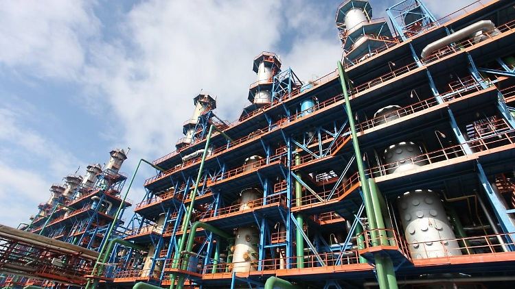 In dem Asot-Chemiewerk sollen sich nach Angaben der Ukraine mehrere hundert Zivilisten sowie Soldaten verschanzt haben. 