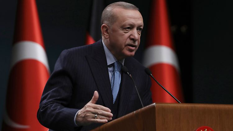 Erdogan fordert von den Beitrittskandidaten unter anderem Unterstützung bei seinem Kampf gegen die PKK und die YPG. 