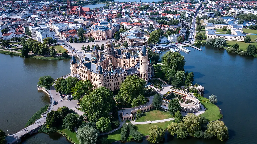 In-Schwerin-steigt-die-Spannung-vor-der-Entscheidung-der-Unesco-zur-Aufnahme-in-die-Welterbeliste-am-Wochenende