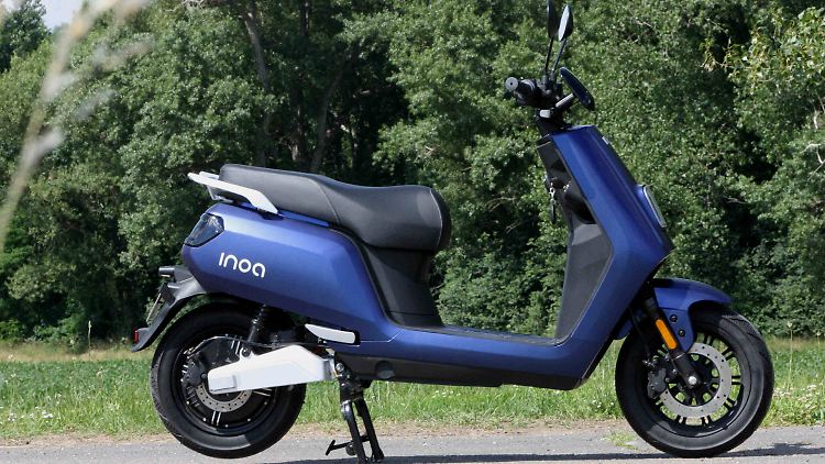 Mit einer Spitzengeschwindigkeit von 45 km/h kann der Inoa Sli5 50 leidlich im Verkehr mitschwimmen. Jedenfalls, solange der Akku voll ist.