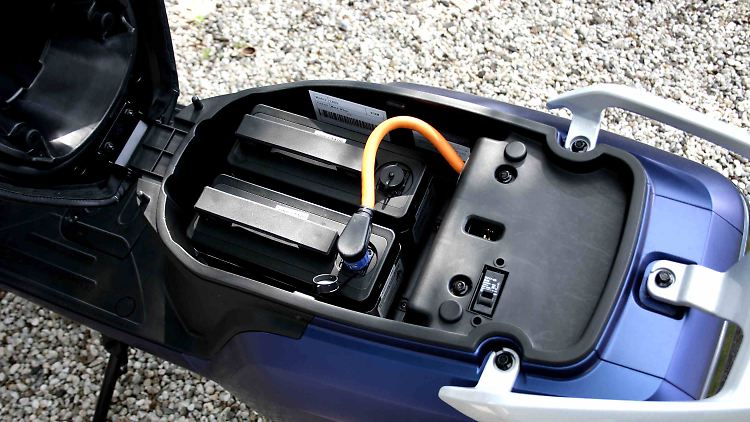 Mit zwei Batterien kann der Inoa Sli5 50 eine Distanz von über 100 Kilometern überwinden.