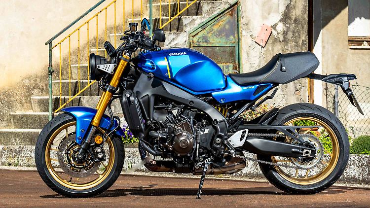 Die Yamaha XSR900 scheint nicht benzingetrieben, sondern vermittelt das Gefühl, sie hätte pures Adrenalin im Tank.