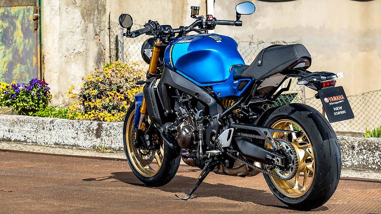 Die Reifen von Bridgestone vom Typ S22 geben der Yamaha XSR900 eine gute Kurvenstabilität.