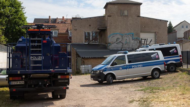 Mehr als 500 Einsatzkräfte sind im Einsatz, auch mit Spezialgerät.