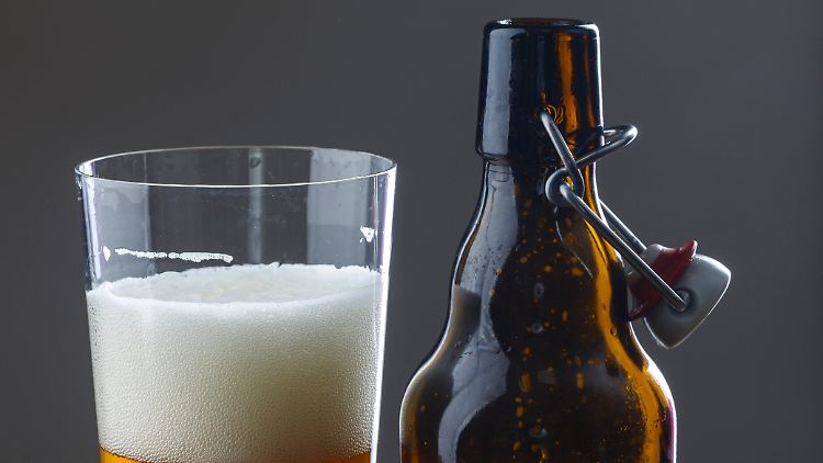 Eine kleine Flasche Bier über vier Wochen getrunken, kann schon die Darmflora beeinflussen. 