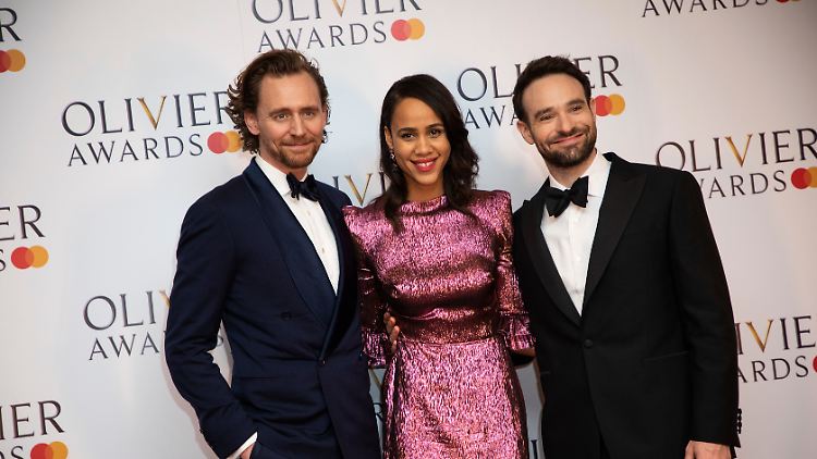 Hiddleston und Ashton haben sich bei der gemeinsamen Arbeit am Theaterstück "Betrayal" 2019 kennengelernt.