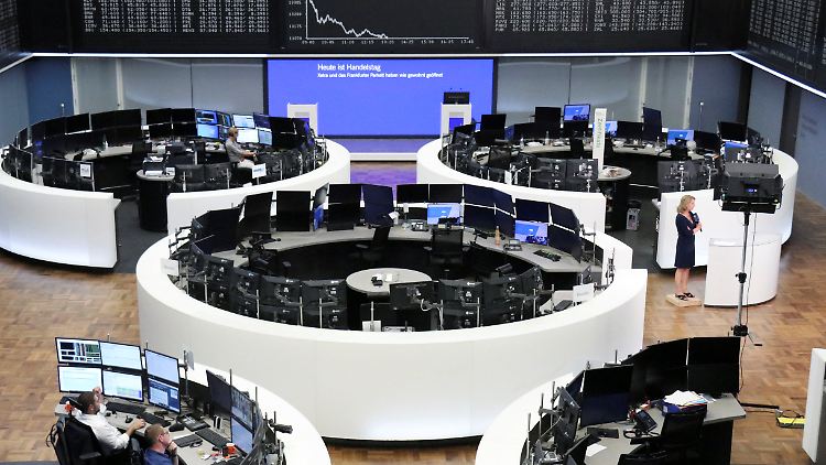 Drastische Zinserhöhungen einiger Notenbanken schüren bei Anlegern Rezessionsängste.