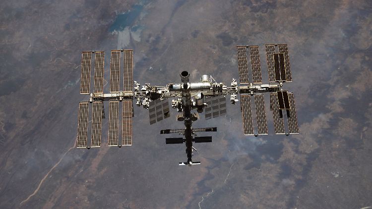 Um eine Kollision zu vermeiden, musste die ISS ausweichen. Die NASA hatte davor schon im November gewarnt.