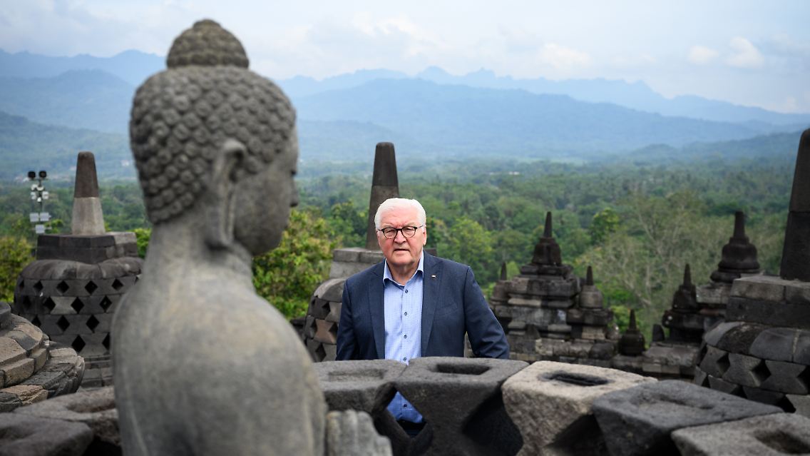 Der rund 1200 Jahre alte stufenförmige Tempel gilt als bedeutendstes buddhistisches Bauwerk auf Java und größter buddhistischter Tempel der Welt.