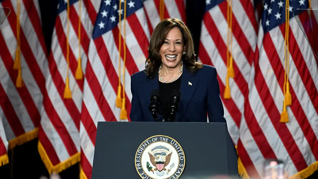 2024-07-23T194447Z-1415220028-RC2619ABLZDV-RTRMADP-3-USA-ELECTION-HARRIS