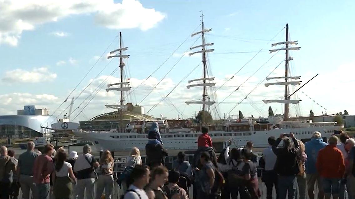 Hamburg_Segel-Kreuzer.JPG