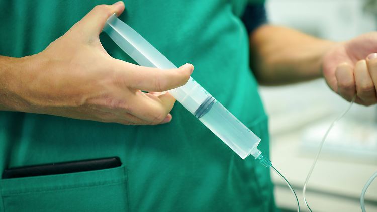 Die untersuchte Stammzelltherapie erfolgt über die einmalige Gabe einer Infusion direkt in die Pfortader der Leber. 