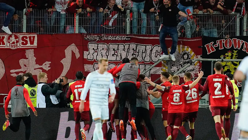 Der-1-FC-Kaiserslautern-muss-nach-Pyrotechnik-Vergehen-seiner-Fans-eine-hohe-Geldstrafe-zahlen