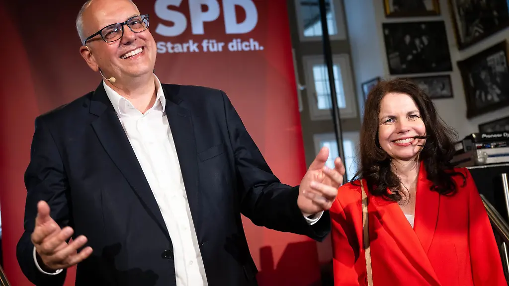 Bremens-Buergermeister-Andreas-Bovenschulte-SPD-wird-am-9-August-seine-Lebensgefaehrtin-Kerstin-Krueger-heiraten