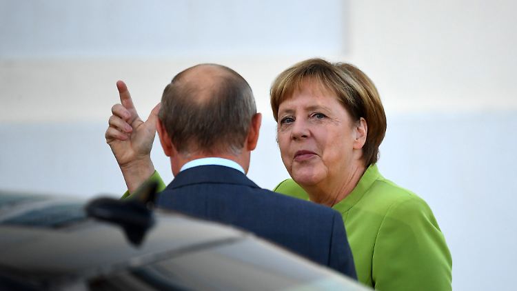 "Ich habe nicht an Wandel durch Handel geglaubt, aber an Verbindung durch Handel, und zwar mit der zweitgrößten Atommacht der Welt", sagt Merkel.