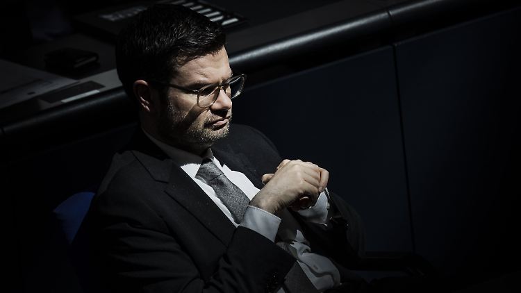 Bundesjustizminister Marco Buschmann will den Nutzen einer Maskenpflicht erst noch per Gutachten bestätigen lassen.