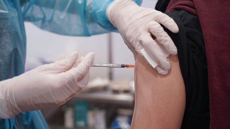 Wer die Impfungen erhält, ist besser gegen das Virus geschützt.