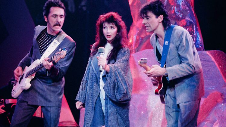 Kate Bush 1985 in "Peter's Pop-Show" - in dem Jahr erschien ihr Song "Running up that Hill", der nun auf Platz eins landet.