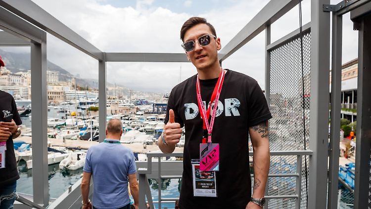 Fußballerisch feierte Özil schon länger keinen Erfolg mehr.