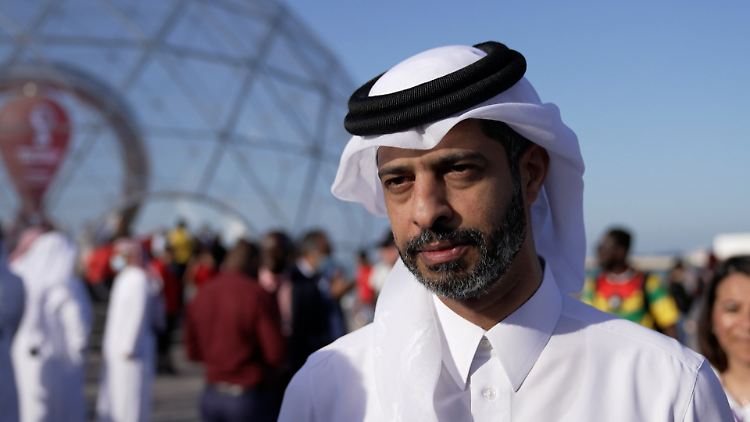 Nasser Al-Khater: "Zuneigung öffentlich zu zeigen ist verboten, egal ob von Mitgliedern der LGBTIQ+-Gemeinschaft, oder von Heterosexuellen."