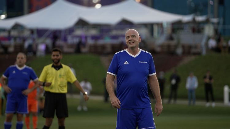 "Der Fußball ist in der ganzen Welt beliebt, deshalb müssen wir die Welt öffnen. Es ist wichtig, dass man überall hin geht."