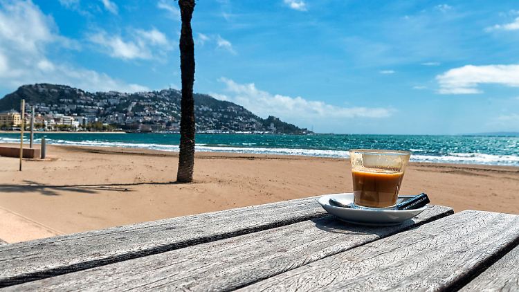 Sehnsuchtsort Costa Brava: Das Personal kann sich allerdings die Wohnungsmieten dort nicht leisten.