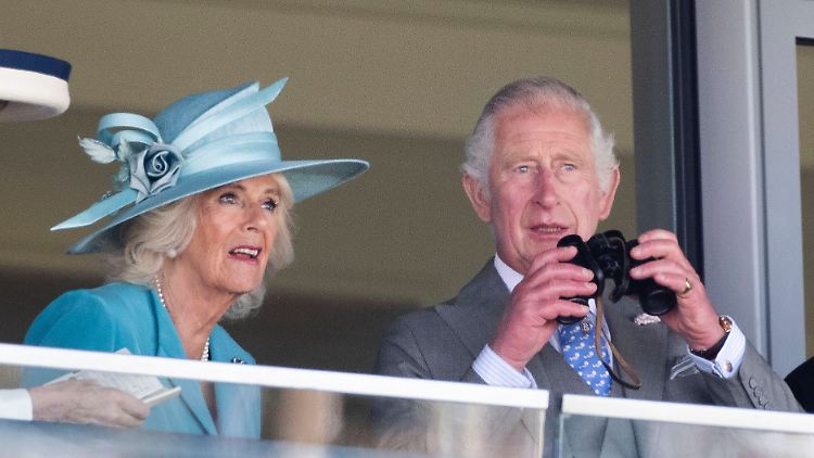 Können auch gemeinsam schweigen: Herzogin Camilla und Prinz Charles.