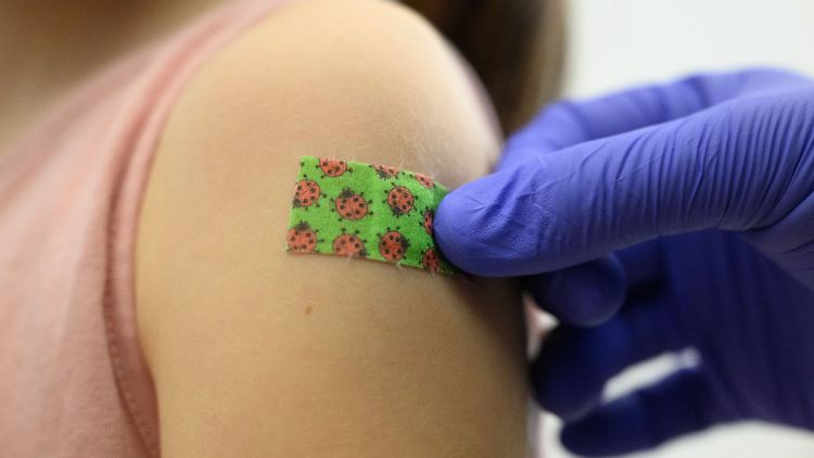 Nun hat sich auch die Gesundheitsbehörde CDC für den Einsatz von Coronavirus-Impfstoffen bei Kindern ab sechs Monaten ausgesprochen.