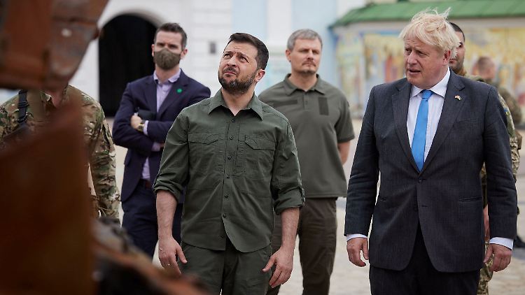 Großbritanniens Premier Johnson reiste am Freitag überraschend zu einem Besuch bei dem ukrainischen Präsidenten Selenskyj.