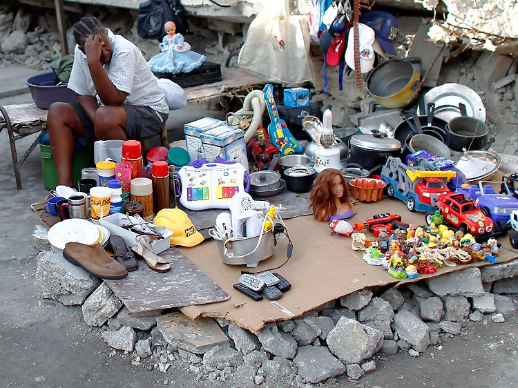 Port-au-Prince liegt nach wie vor in Trümmern. Doch die Menschen warten keinesfalls nur auf die Hilfe anderer.