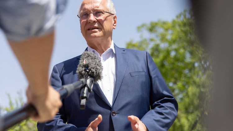 Bayerns Innenminister Herrmann hofft, dass das Leak nicht kritisch ist.