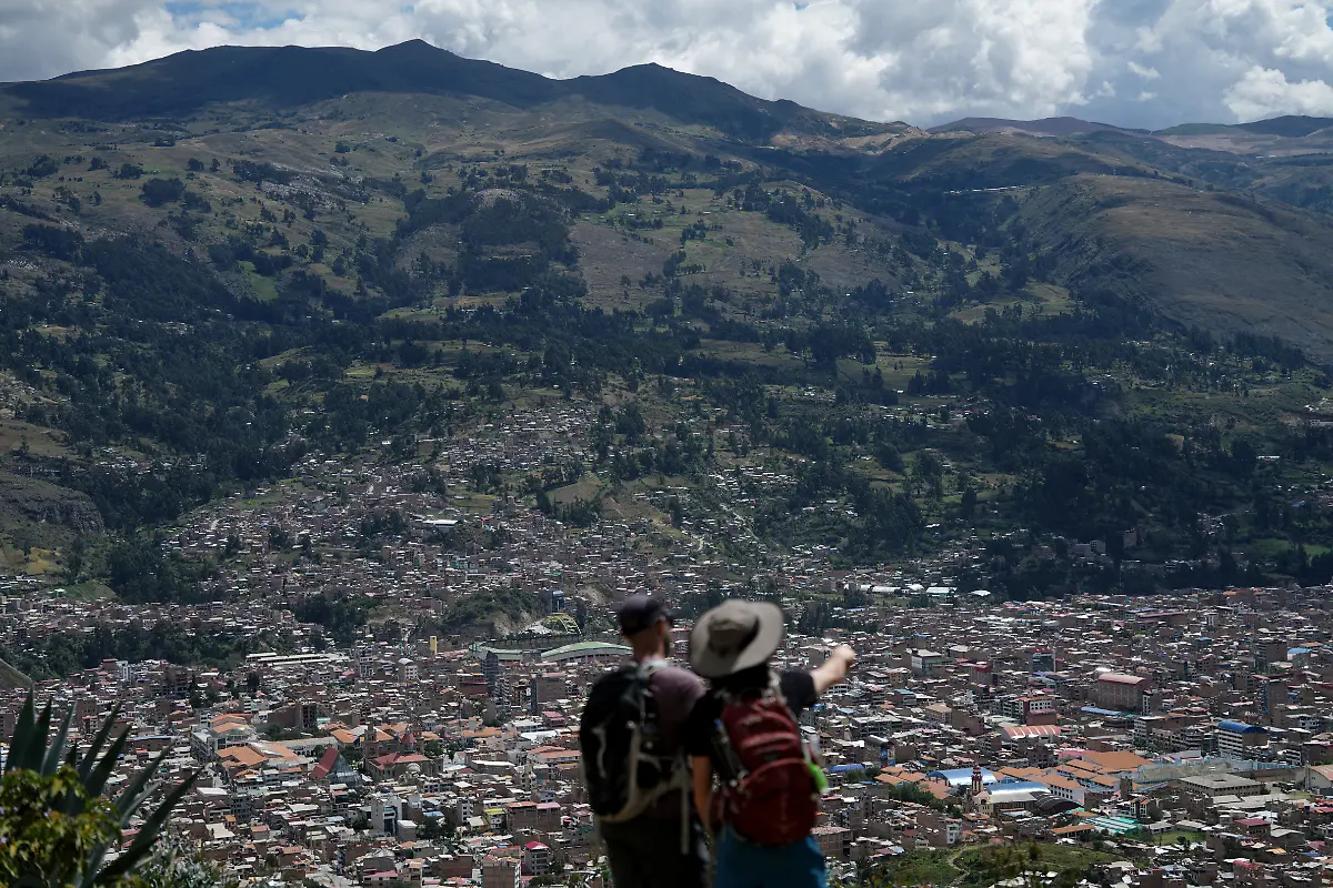 2024-07-18T101841Z-977764057-RC2GL7AU4Z76-RTRMADP-3-ANDES-CLIMATE-CHANGE-MOUNTAINEERING