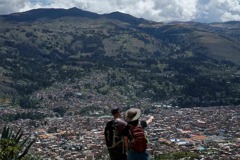 2024-07-18T101841Z-977764057-RC2GL7AU4Z76-RTRMADP-3-ANDES-CLIMATE-CHANGE-MOUNTAINEERING