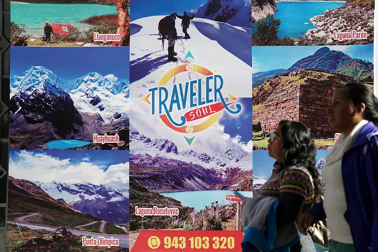 2024-07-18T101844Z-552214243-RC2JL7ALV7Z5-RTRMADP-3-ANDES-CLIMATE-CHANGE-MOUNTAINEERING