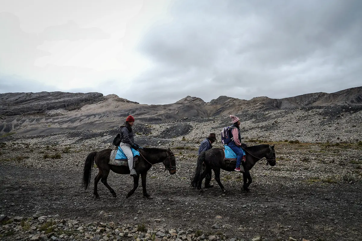 2024-07-18T101838Z-569349320-RC23M7AUA1JQ-RTRMADP-3-ANDES-CLIMATE-CHANGE-MOUNTAINEERING