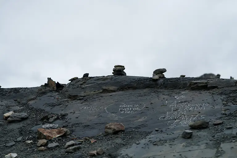 2024-07-18T101925Z-630121188-RC21M7ANZWRD-RTRMADP-3-ANDES-CLIMATE-CHANGE-MOUNTAINEERING