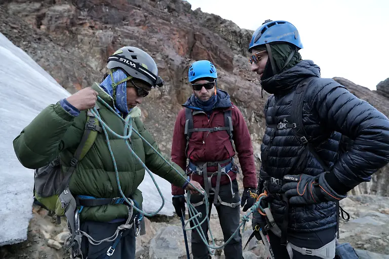 2024-07-18T101841Z-487205437-RC2NM7A53FNG-RTRMADP-3-ANDES-CLIMATE-CHANGE-MOUNTAINEERING